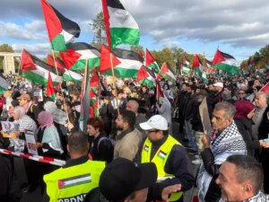 berlinde filistin icin buyuk gosteri 16 bin kisi bir araya geldi qf2ykK8f.jpg