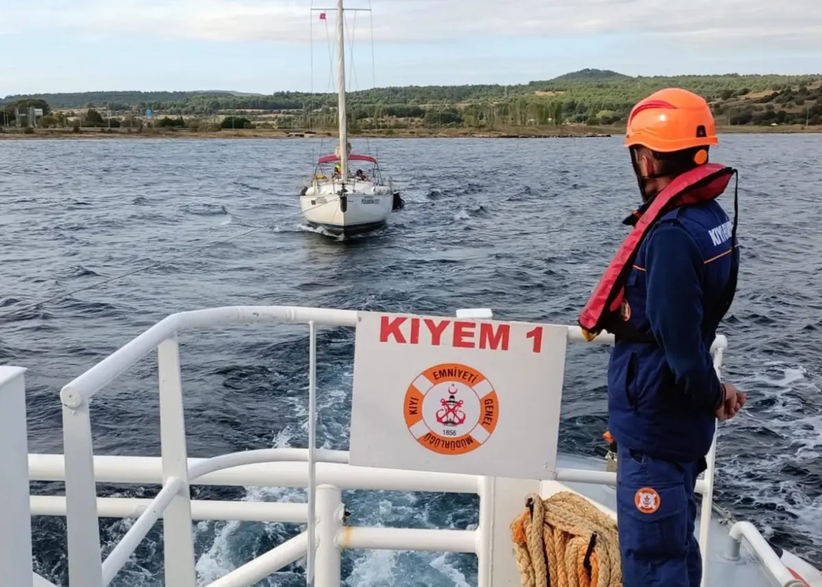 canakkale bogazinda tekne kurtarildi WW6yTJLr.jpg