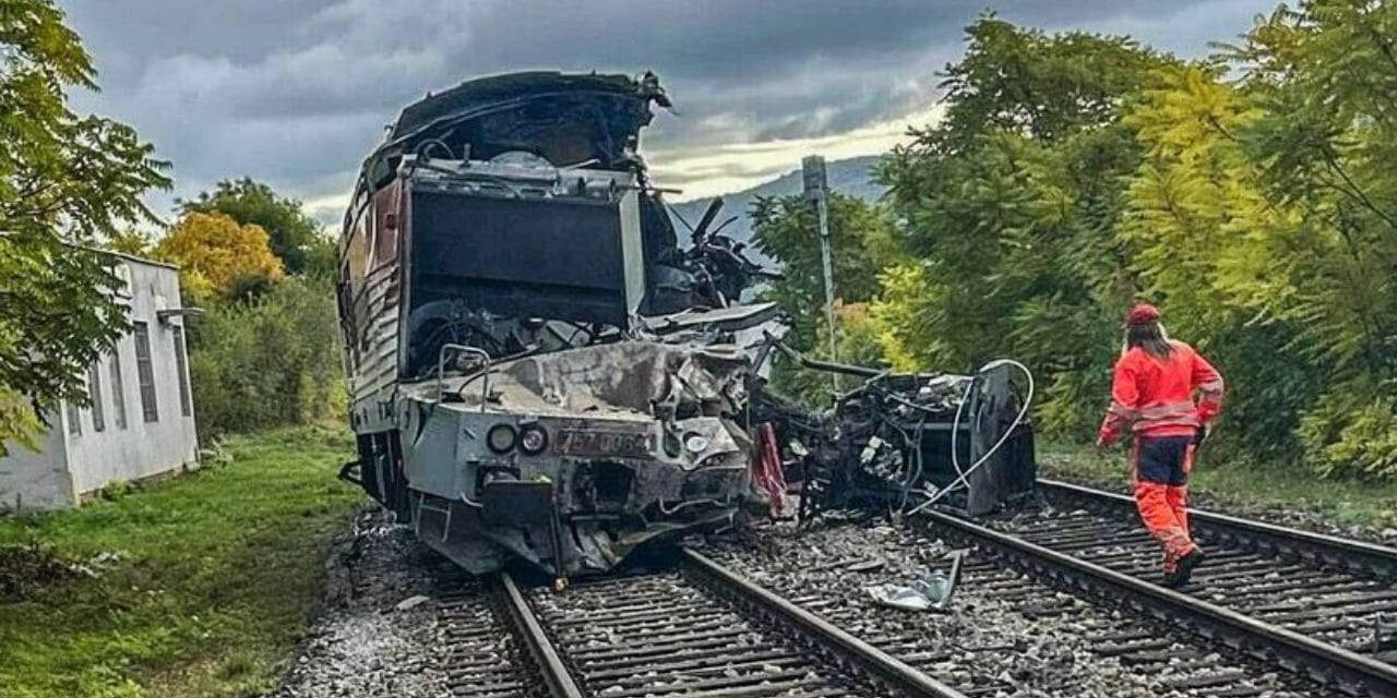 hizli trenler carpisti cok sayida yarali var 3w1DAVl4.jpg