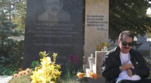 ibrahim tatlises neset ertasin mezarini ziyaret etti vrq77HsY.jpg