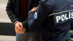 izmirde sosyal medya operasyonu alti tutuklama YelC93bD.jpg