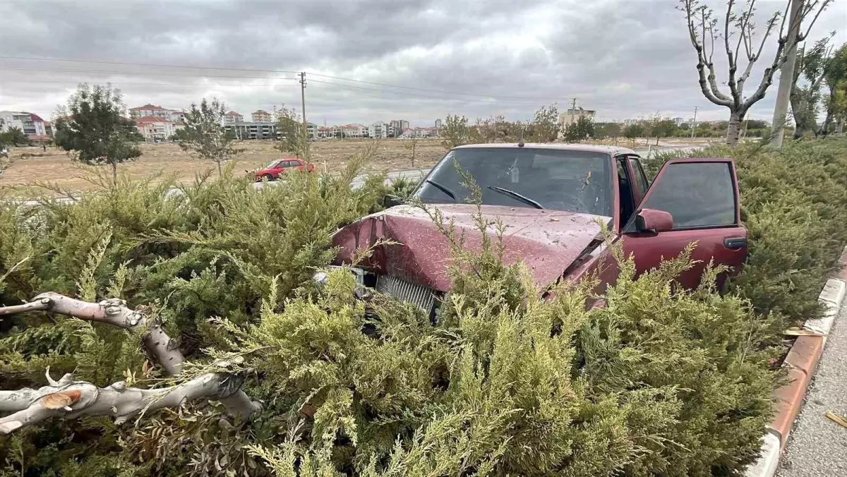karamanda tofas otomobili kaza yapti baba ve kizi yaralandi IN3Xp3SH.jpg