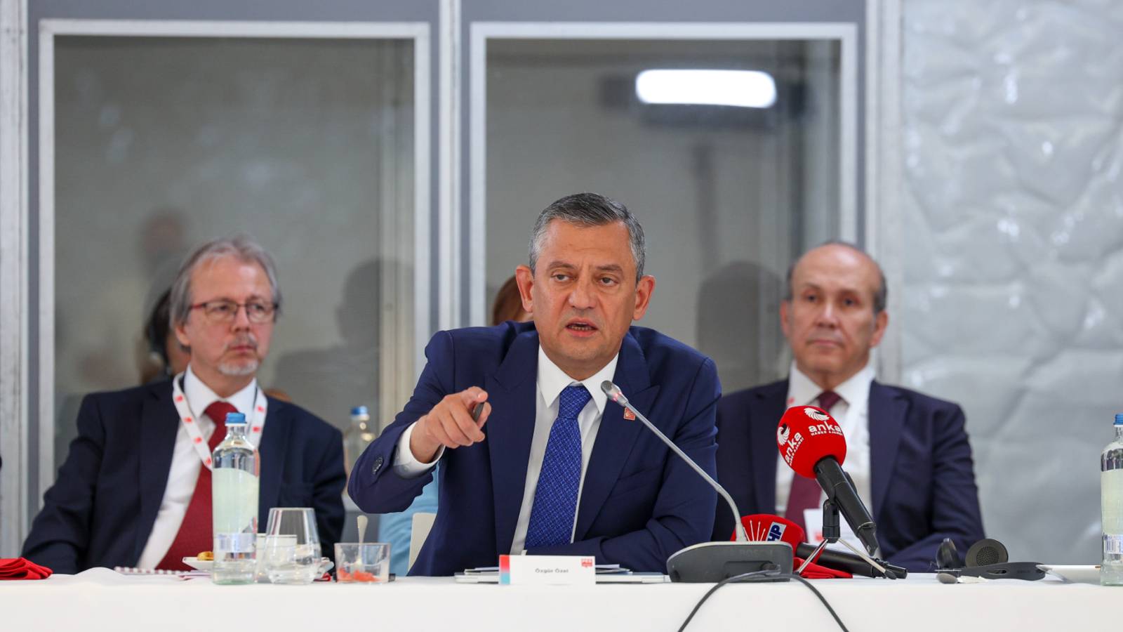 ozgur ozel pes kongresi icin yarin amsterdama gidecek gsy6dIqp.png