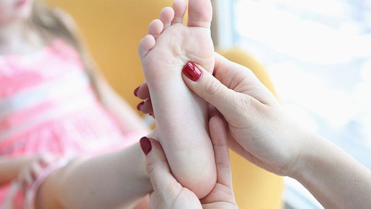 her 10 cocuktan 7sinde goruluyor bu belirtiler varsa sebebi duztabanlik olabilir kKaNq91C.jpg