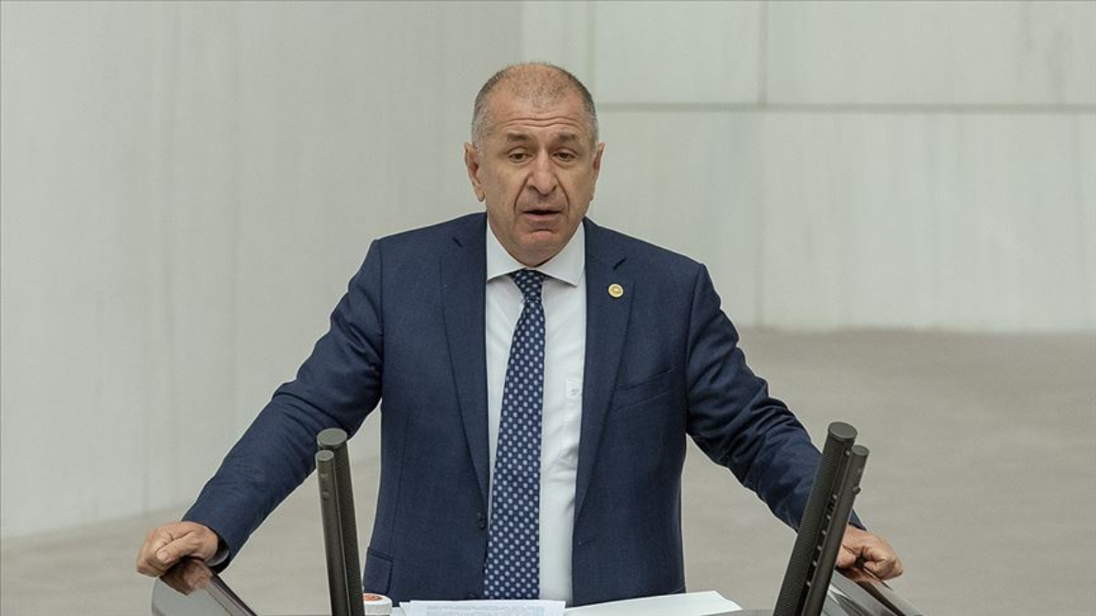 umit ozdagla ahmet davutoglu kavgasi buyuyor gelecekti ama gelemedi PeyI1hG9.jpg