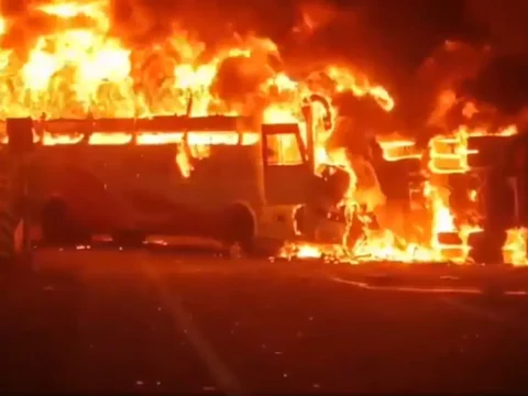 Hindistan’da Feci Otobüs-Kamyon Kazası: 13 Kişi Hayatını Kaybetti